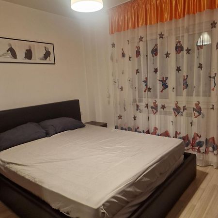 2 Bedrooms Apartment. Galaţi Buitenkant foto