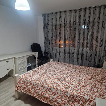 2 Bedrooms Apartment. Galaţi Buitenkant foto