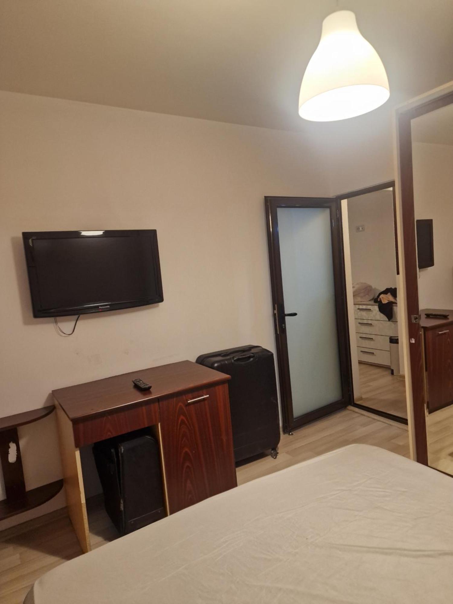 2 Bedrooms Apartment. Galaţi Buitenkant foto