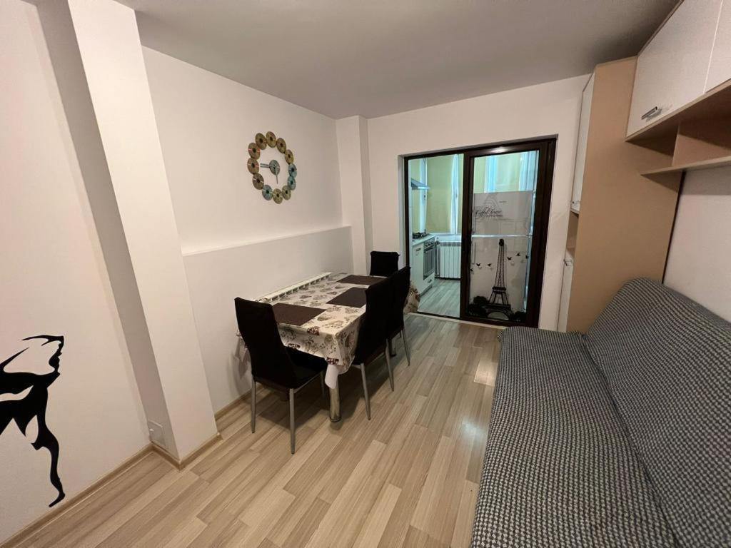 2 Bedrooms Apartment. Galaţi Buitenkant foto